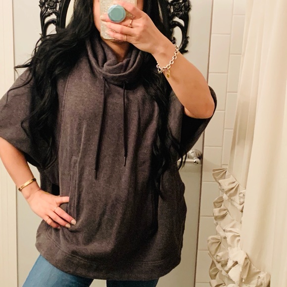 💘 ARITZIA COMMUNITY CAPE PONCHO SWEATER